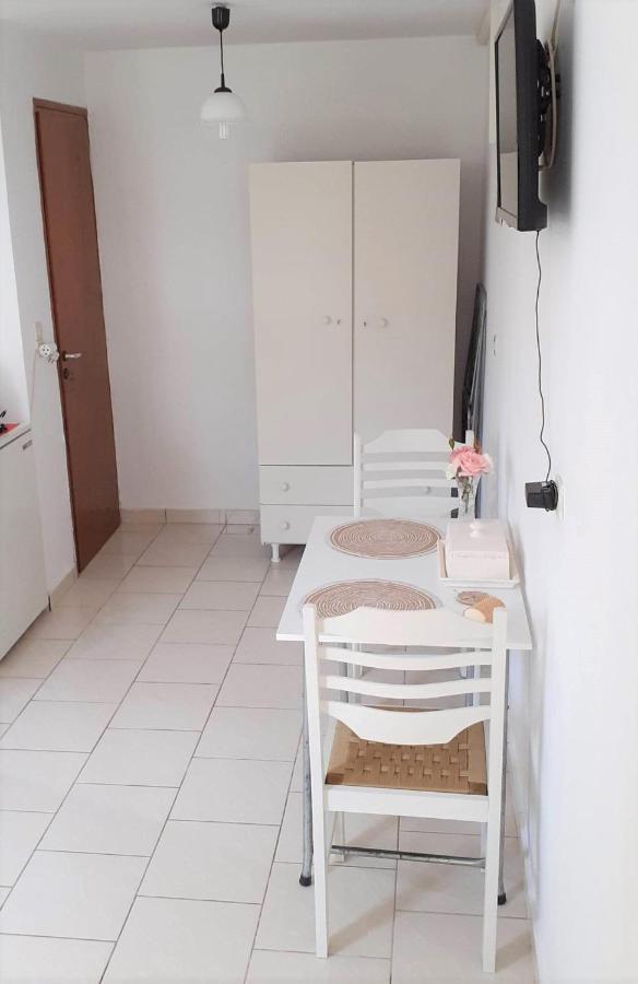 Daphnes Apartments Ratzaklion Ngoại thất bức ảnh