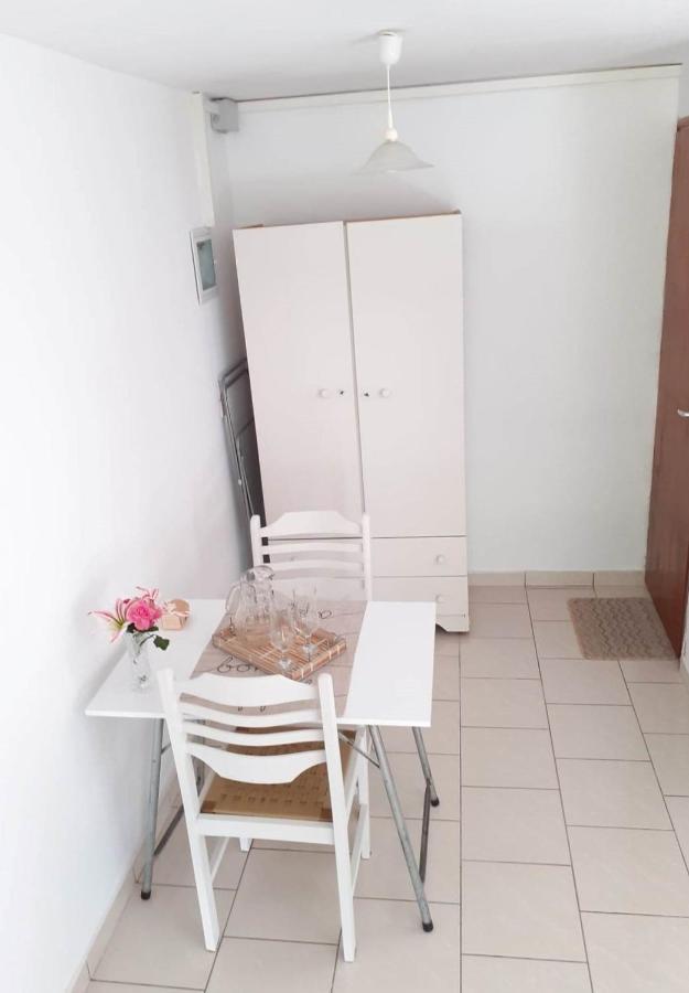Daphnes Apartments Ratzaklion Ngoại thất bức ảnh